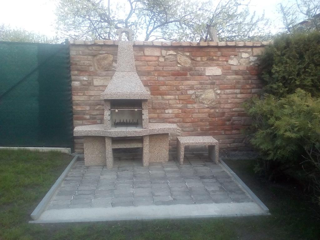Apartman Relax-Chatka A Apartman Микулов Экстерьер фото